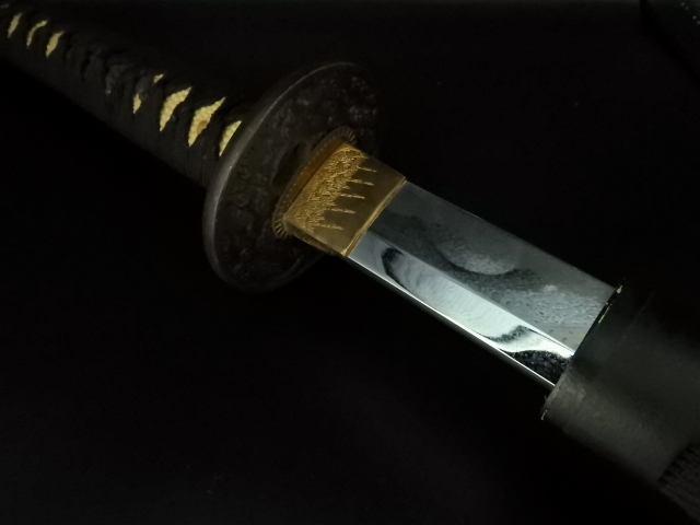 黒い束の日本刀